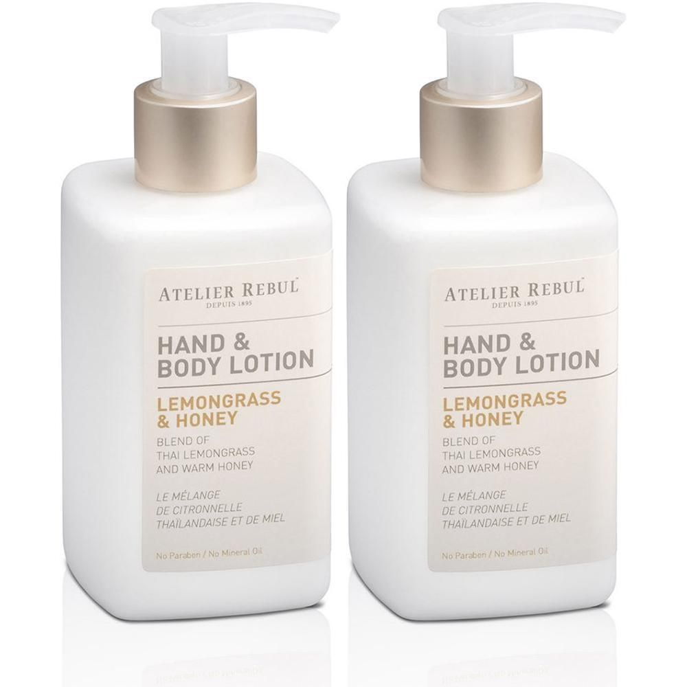 Twee witte pompflesjes Atelier Rebul Hand & Body Lotion Lemongrass & Honey.