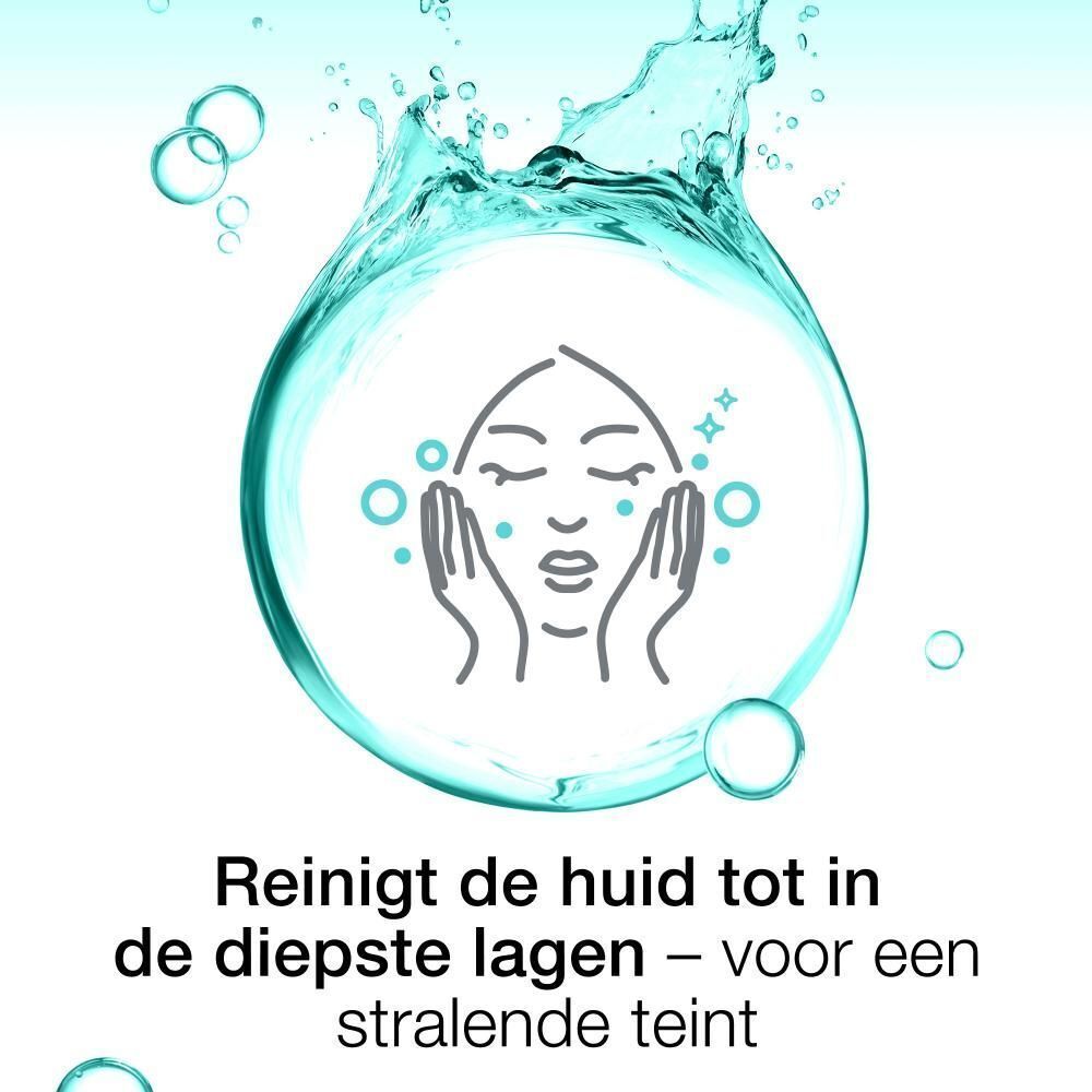 Een fles Neutrogena Deep Clean 3-in-1 Micellair Water, omringd door decoraties.