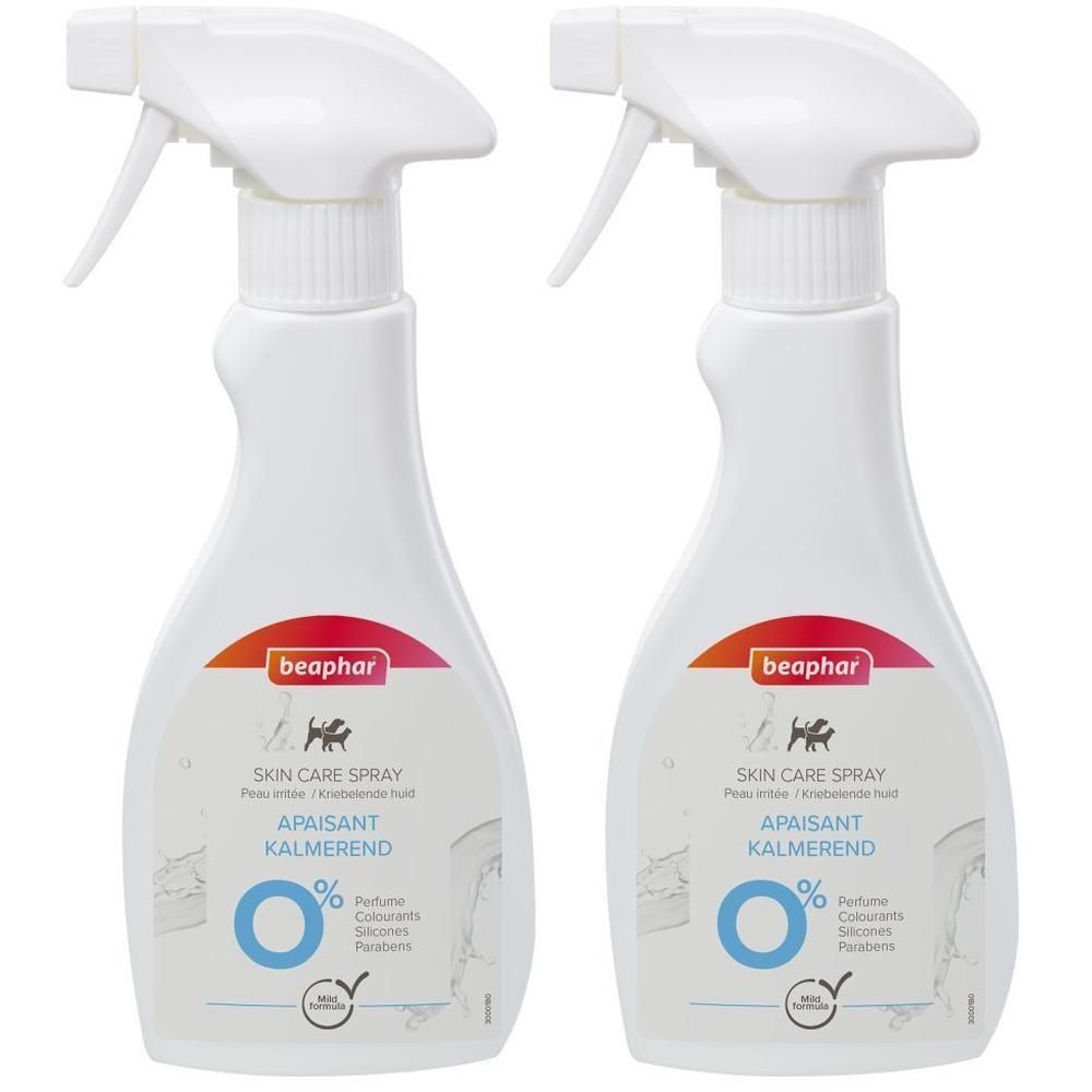 Twee witte spuitflessen Beaphar Skin Care Spray. Met etiket.