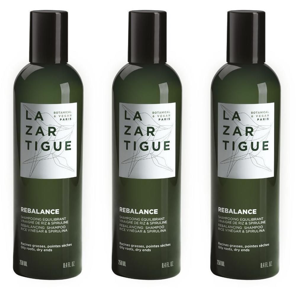 Drie groene flessen Lazartigue Rebalance Shampoo met zwarte dop.