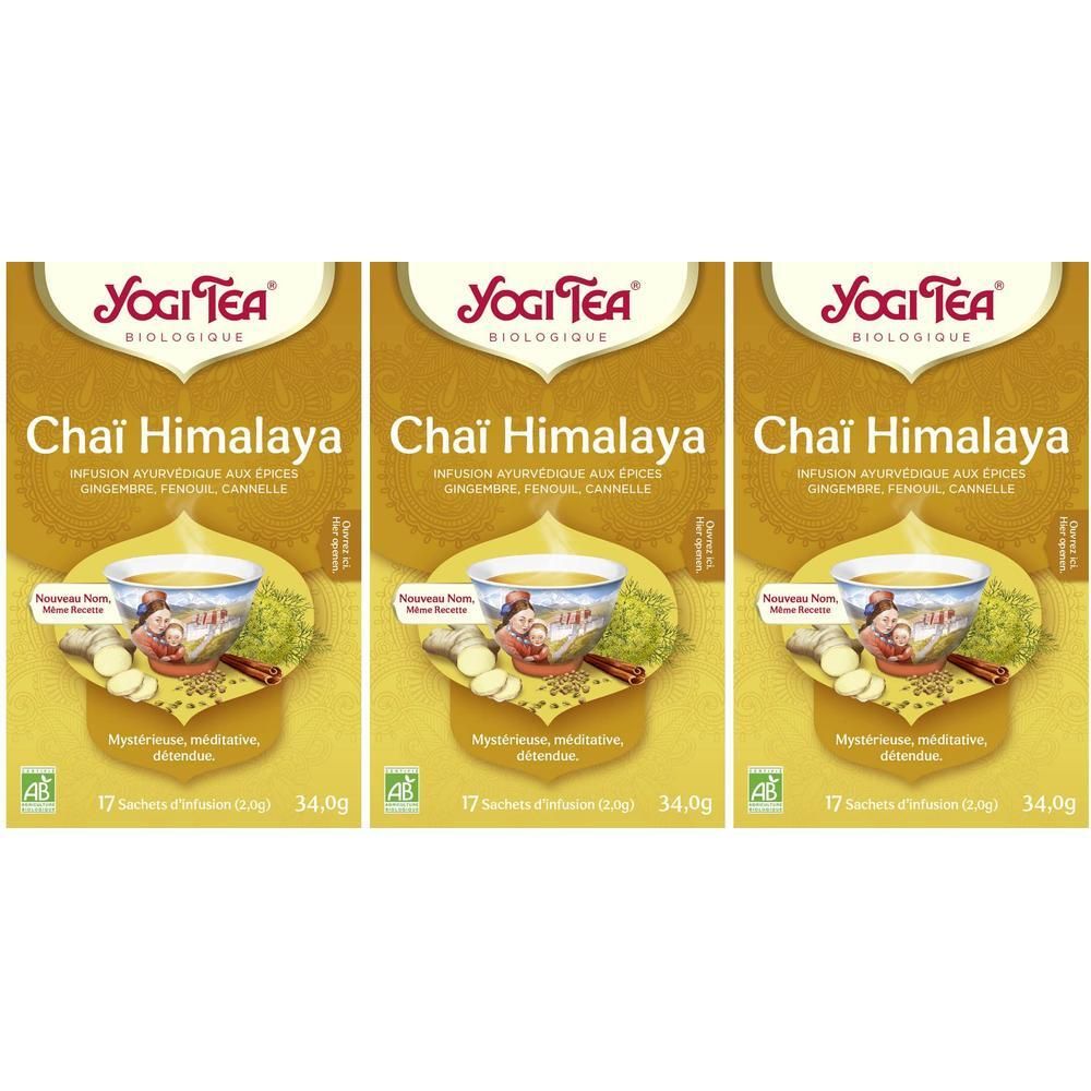 Trois paquets de Yogi Tea Himalaya Chai. Carton jaune avec image d'une tasse de thé et ingrédients comme le gingembre et la cannelle. Contient 17 sachets.