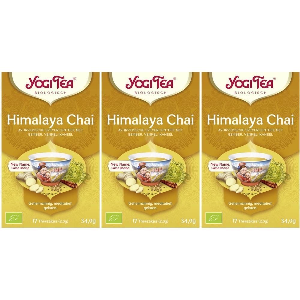 Drie pakken Yogi Tea Himalaya Chai. Gele verpakking met afbeelding van theekop en ingrediënten zoals gember en kaneel. Bevat 17 theezakjes.