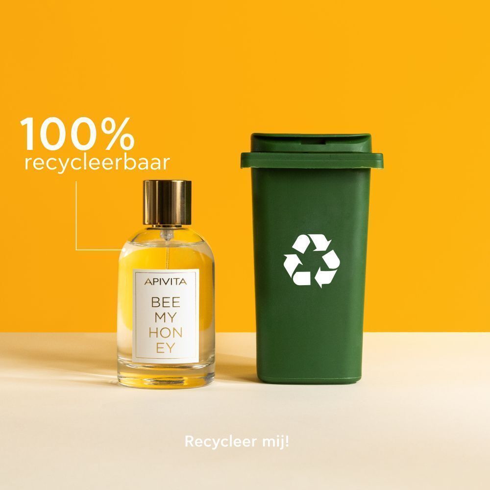 Apivita Bee My Honey Eau de Toilette flesje naast een groene afvalbak, met de tekst '100% recyclebaar'.