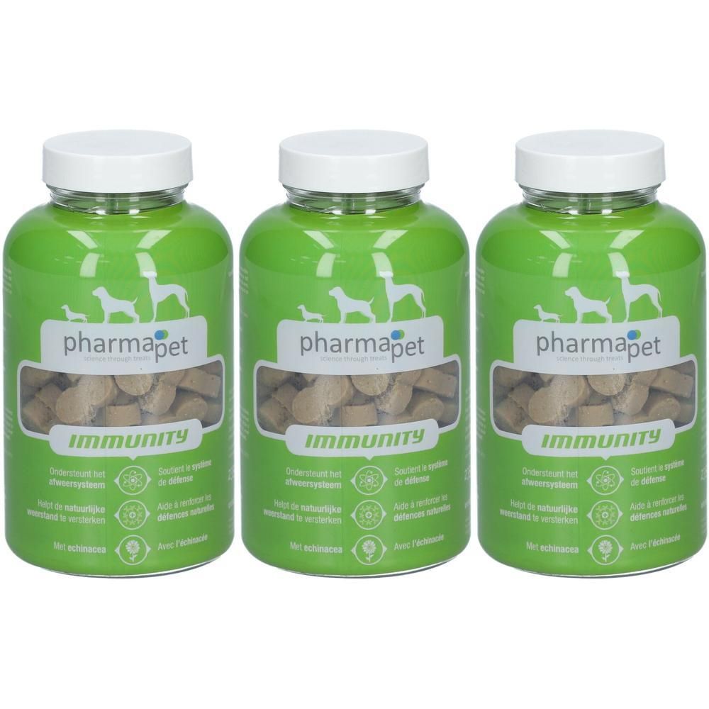 Trois contenants verts avec des comprimés Pharma Pet Immunity pour chiens. Fenêtres transparentes révélant les comprimés.
