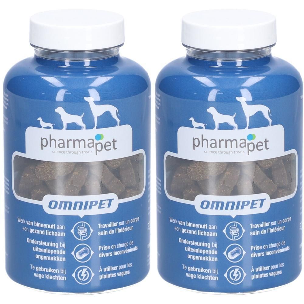 Twee blauwe containers met Pharma Pet Omnipet hondenlekkernijen. Zichtbare hondensilhouetten op het etiket.