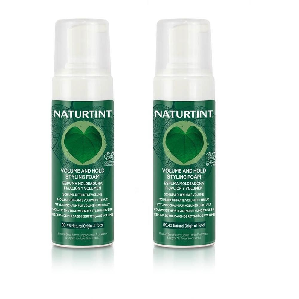 Deux flacons de Mousse Coiffante Naturtint pour volume et maintien. Étiquettes vertes avec logo feuille.