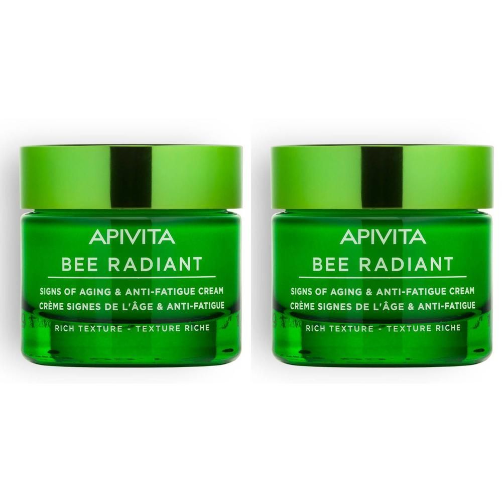 Twee groene potten Apivita Bee Radiant anti-aging crème met rijke textuur.