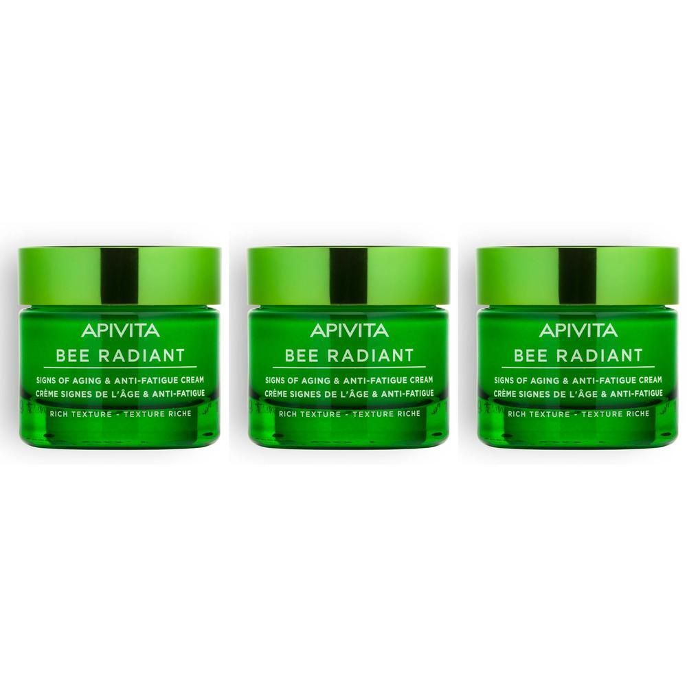 Trois pots verts de crème Apivita Bee Radiant. Texte en français et en allemand.