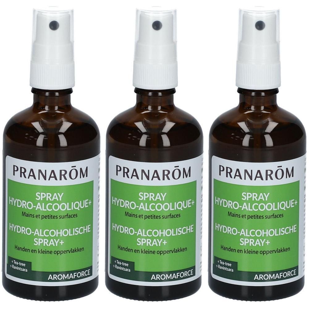 Drie bruine spuitflessen met etiketten waarop Pranarôm Aromaforce Hydro-Alcoholische Spray+ staat.