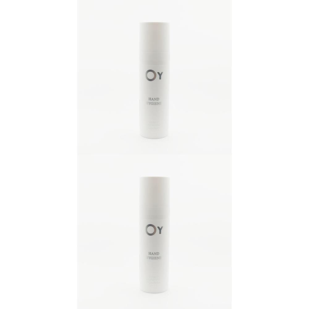 Twee witte flacons met OY-logo en opschrift "HAND HYGIENE".