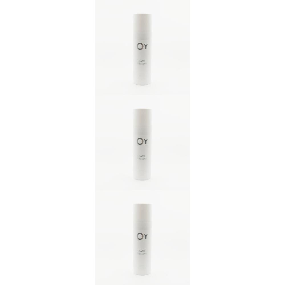 Drie witte dispenserflessen met OY-logo en opschrift "Hand Hygiene".