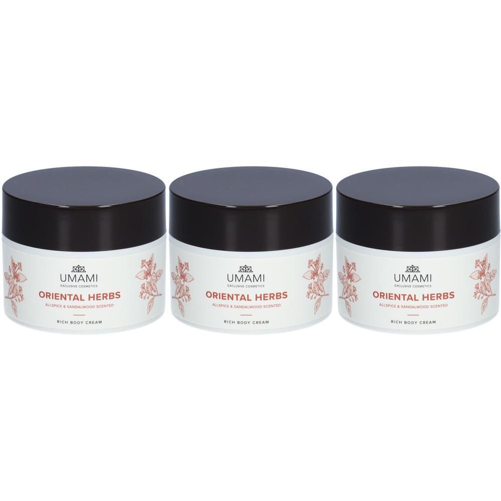 Drie UMAMI Oriental Herbs Rich Body Cream potten met donkere deksels en bloemenmotief.