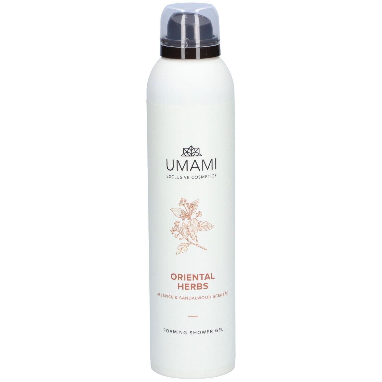 Witte spuitfles UMAMI Oriental Herbs Foaming Shower Gel. Met kruidenillustratie.