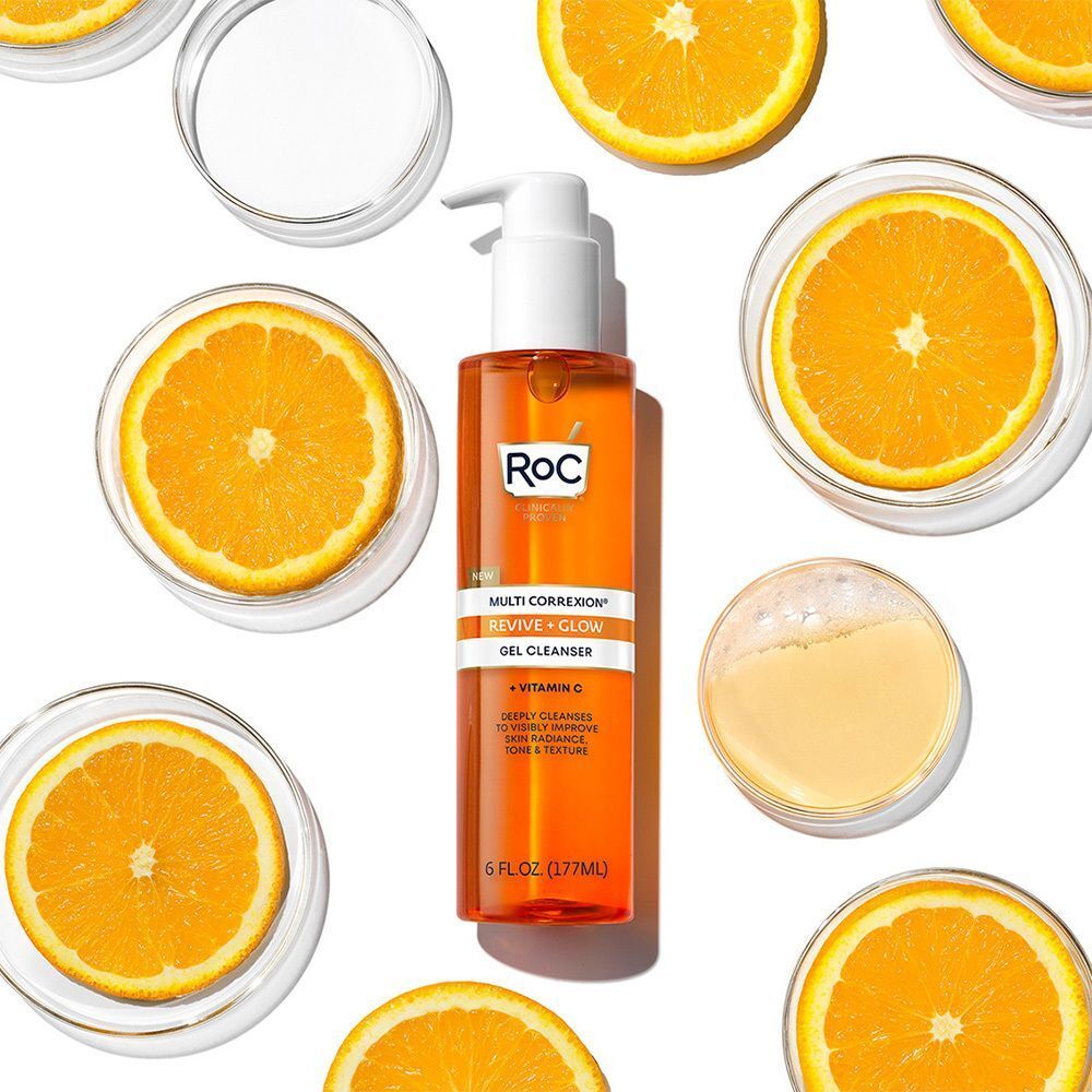 RoC Multi Correxion Gel Cleanser met sinaasappelschijfjes en schuim.