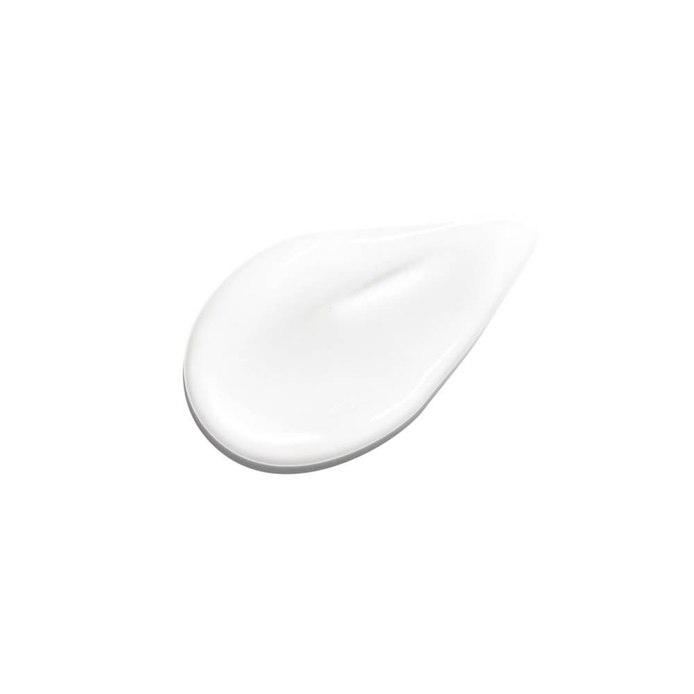 Une touche de crème déodorante MÊME blanche sur fond blanc.