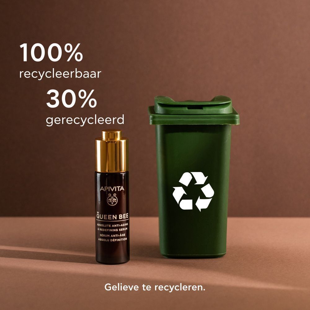 Apivita Queen Bee serum naast een groene afvalbak.