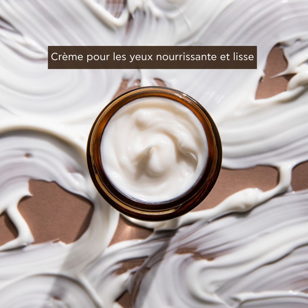Gros plan de la crème contour des yeux Apivita Queen Bee dans son pot.