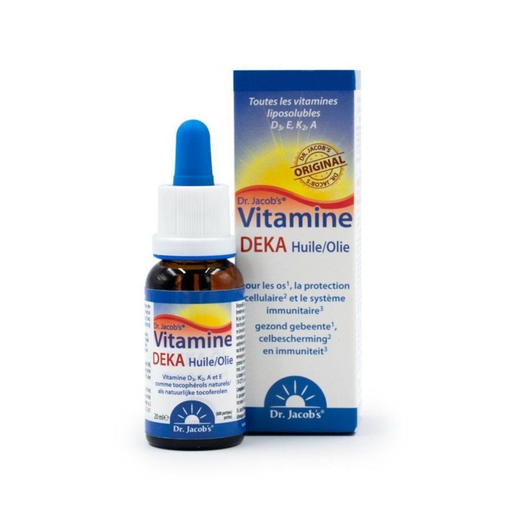 Een flesje Dr. Jacob's Vitamine DEKA olie en de kartonnen verpakking. Bruin glazen flesje met blauwe druppelaar.