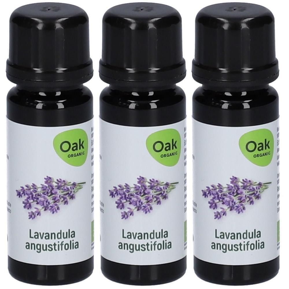 Drie flesjes lavendelolie met Oak Organic etiketten.
