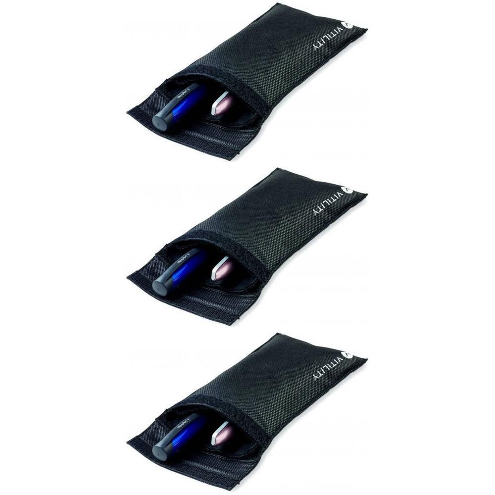 Trois petites pochettes noires à fermeture velcro, chacune contenant un objet bleu et un objet rose.