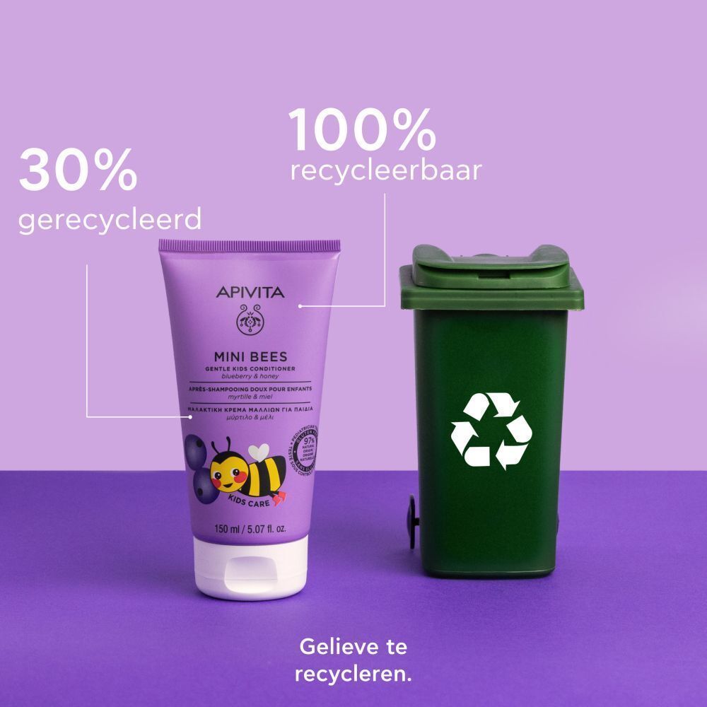 Paarse tube Apivita Mini Bees op paarse ondergrond met witte crème. Tekst: 'Zachte, lichte crème.'