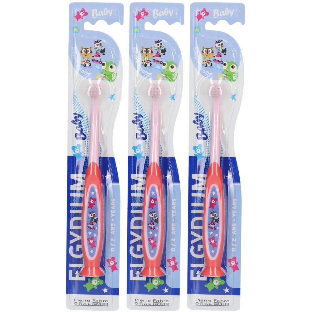 Trois brosses à dents Elgydium Baby avec poils roses et manches rouges, décorées de motifs d'animaux.