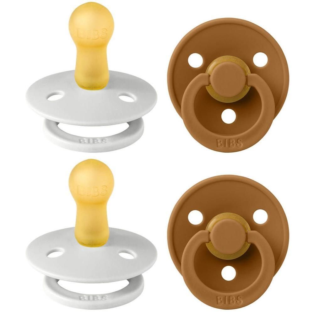 Deux sucettes BIBS : une blanche à tétine jaune, une marron à tétine marron.