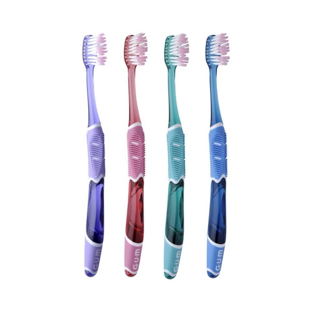 Vier GUM Pro Sensitive tandenborstels in verschillende kleuren: paars, roze, turquoise, blauw.