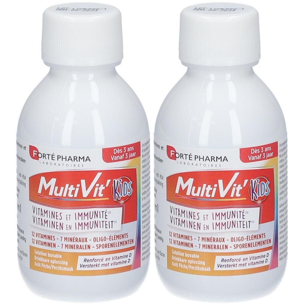 Twee flessen Forté Pharma MultiVit' Kids voor vitamines en immuniteit.