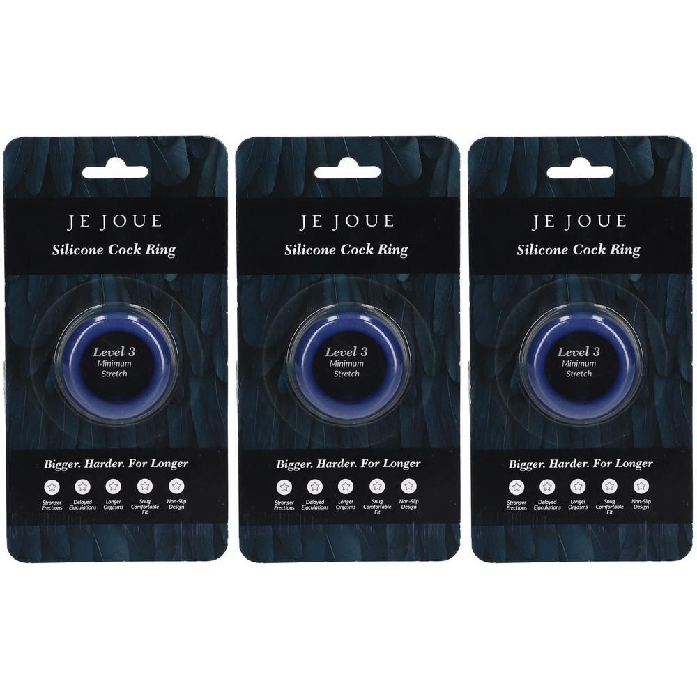 Trois anneaux de pénis Je Joue en silicone bleu, niveau 3, dans leur emballage.