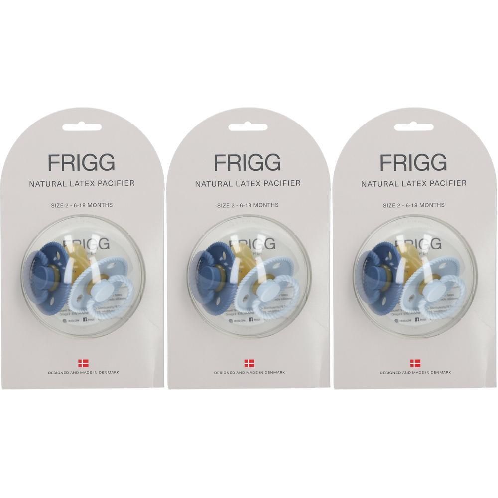 Drie FRIGG fopspenen in oceaanblauw en lichtblauw, maat 2 (6-18 maanden), in individuele verpakkingen.