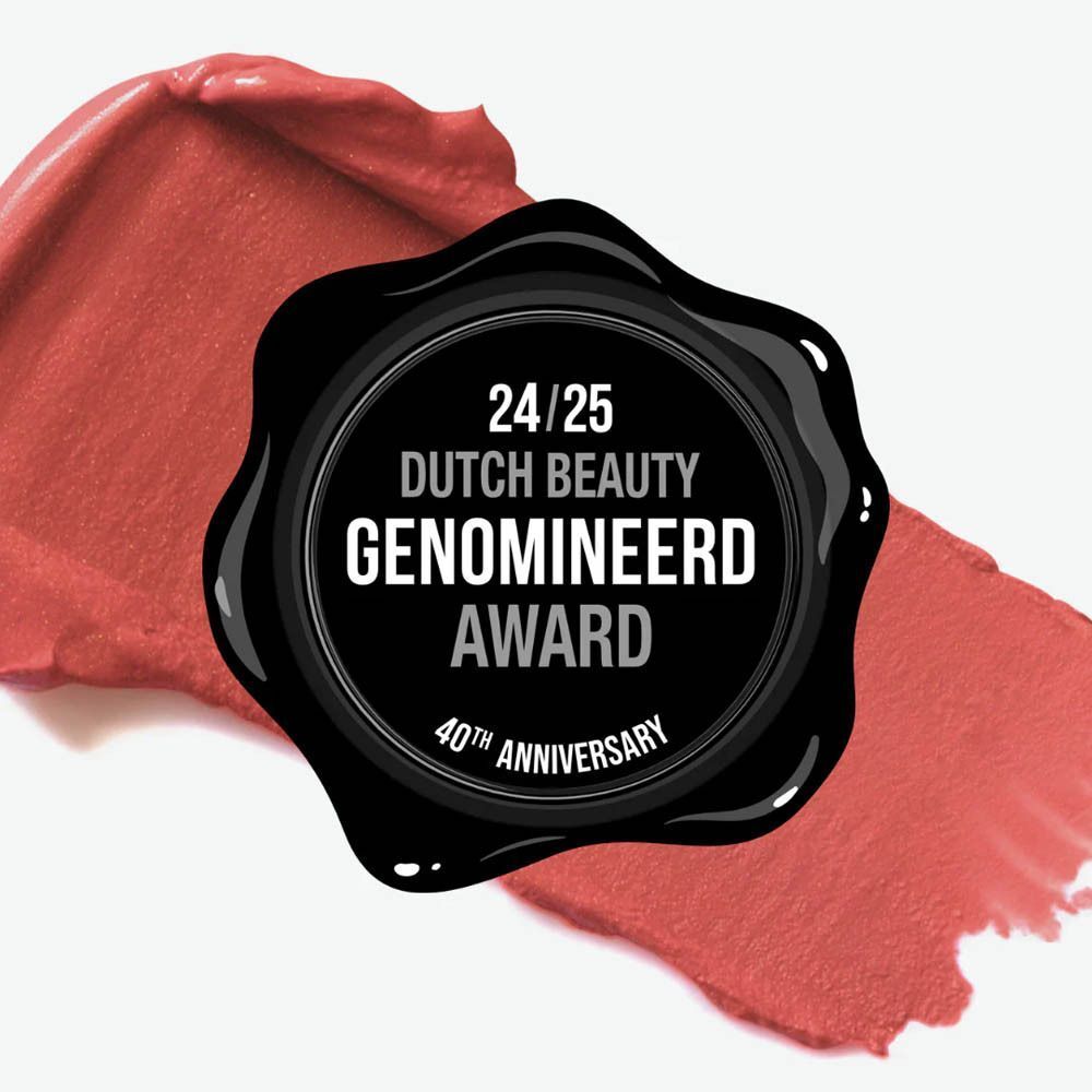 Een COULEURS DE NOIR Creamy Blush Stick verrijkt met arganolie, vitamine C.