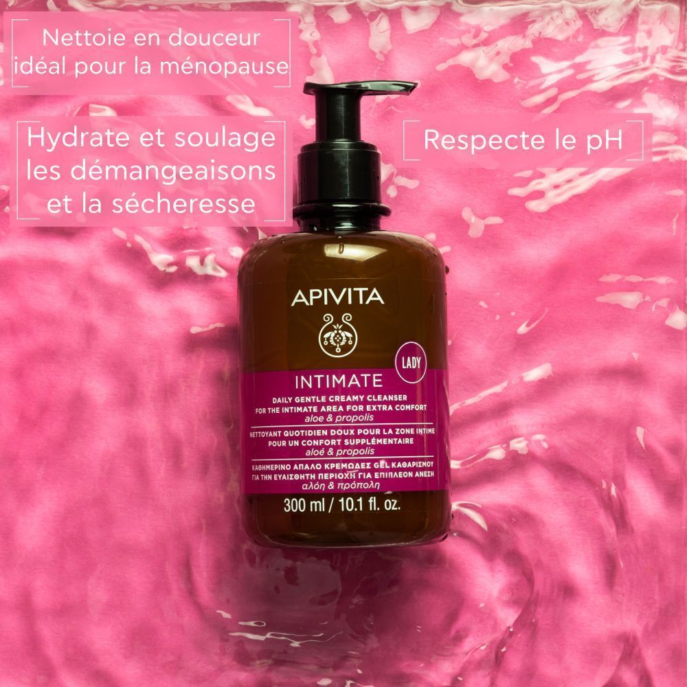 Gel Nettoyant Doux Protection APIVITA avec pompe, dans un environnement aquatique rose.