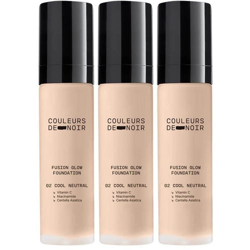 Drie flacons COULEURS DE NOIR Fusion Glow Foundation, tint 02 Cool Neutral.