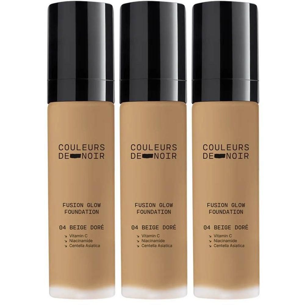 Drie flacons COULEURS DE NOIR Fusion Glow Foundation, tint 04 Beige Doré.