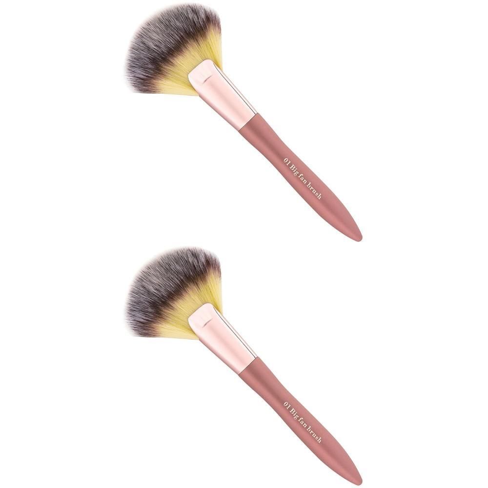 Deux pinceaux éventails avec manche rose et poils dorés/blancs. Le manche indique '01 Big Fan Brush'.