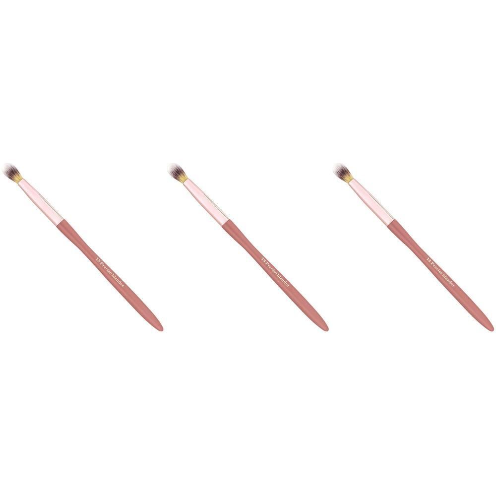 Drie roze make-upkwasten met smalle koppen en lichtere handvatten.