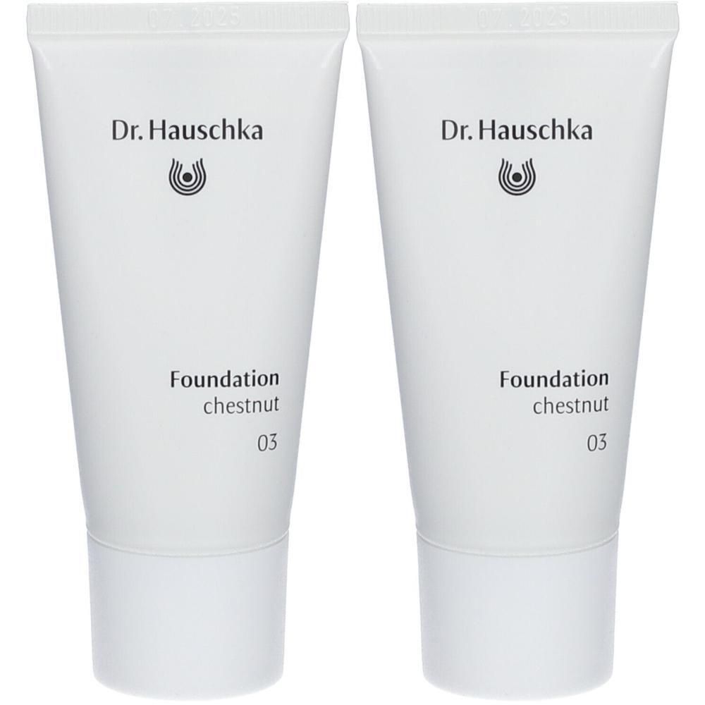Deux tubes de fond de teint Dr. Hauschka, teinte 03 Châtaigne.