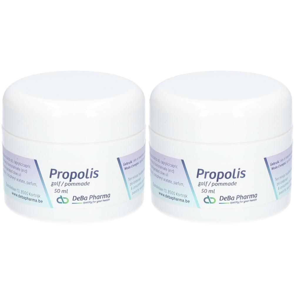 Twee witte potjes met propolis zalf, 50 ml, van DeBa Pharma.