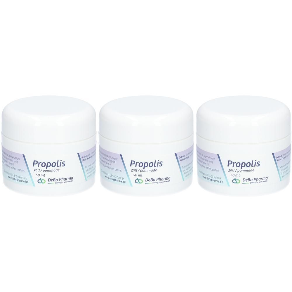 Drie witte potjes met propolis zalf, elk 50 ml, van DeBa Pharma.