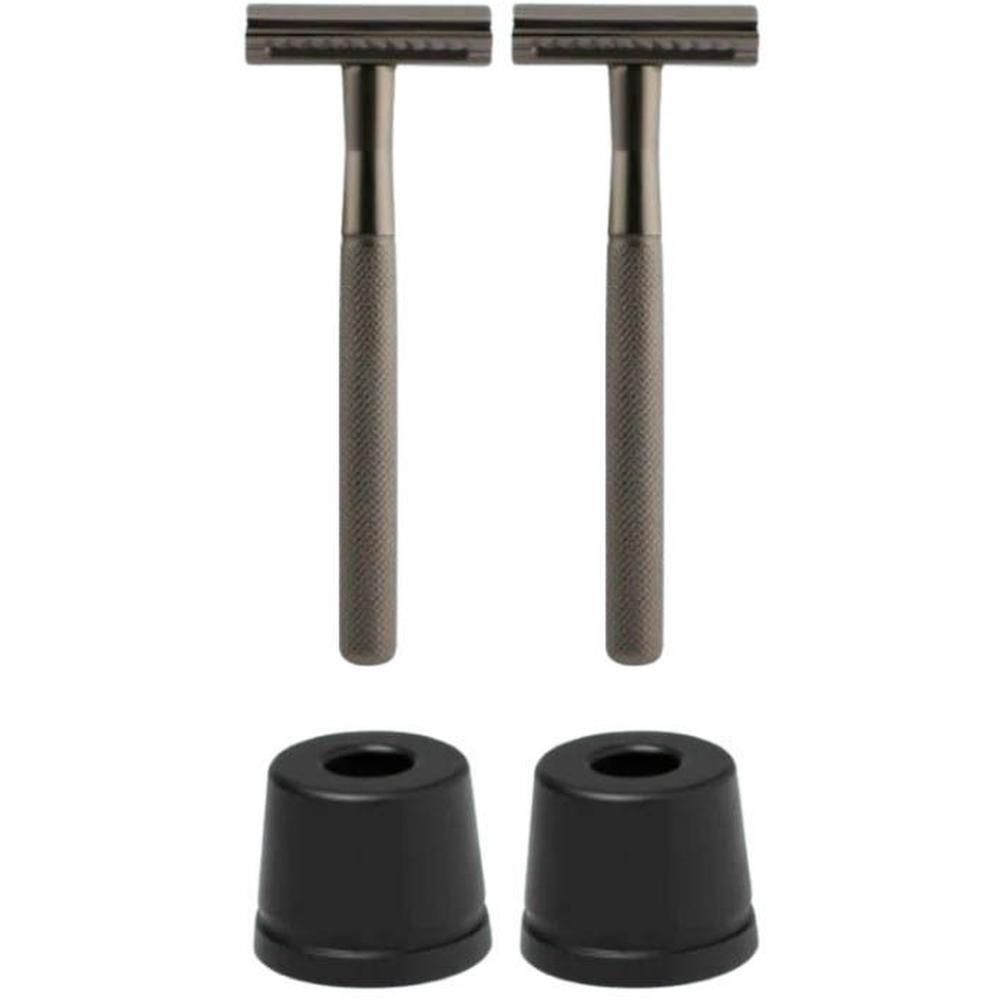 Deux rasoirs de sécurité noirs avec manche texturé et deux supports noirs.