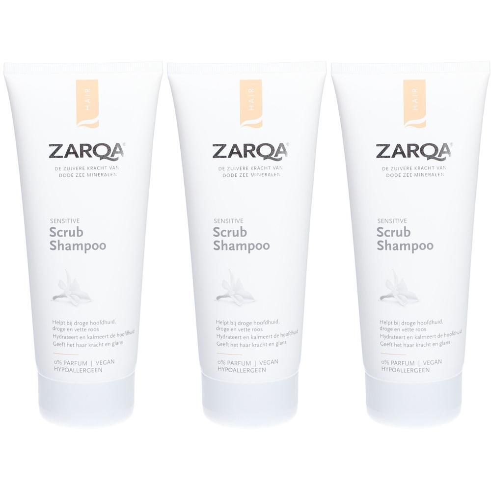 Drie witte tubes Zarqa Sensitive Scrub Shampoo met oranje logo en tekst.