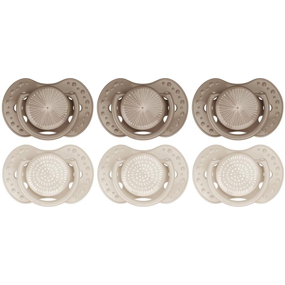 Zes fopspenen in lichtbruin en beige, met rond schild en symmetrische speen.