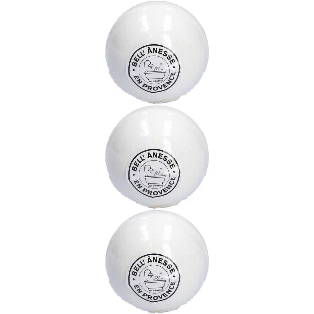 Trois boules de bain blanches avec le logo 'Bell Ânesse En Provence'.