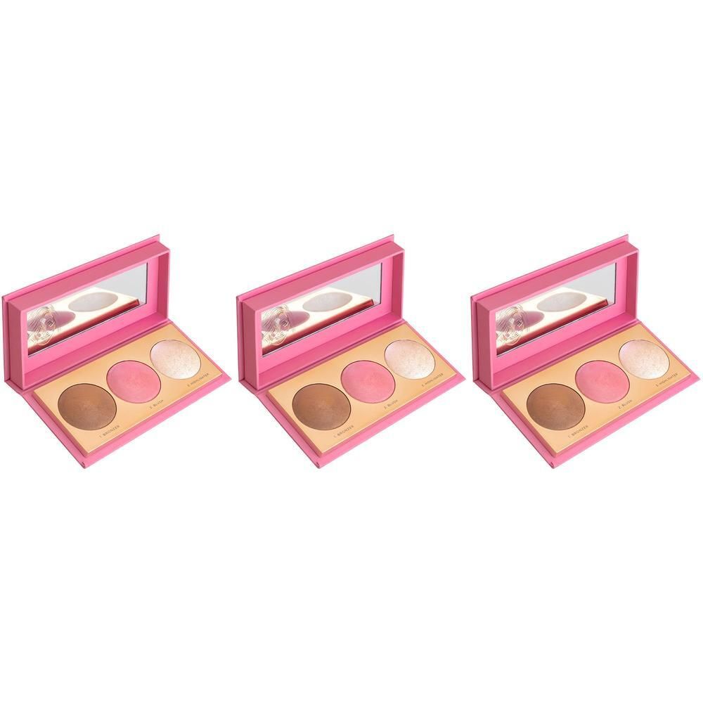 Trois palettes roses ouvertes, chacune contenant trois poudres de contour brun, rose et champagne.
