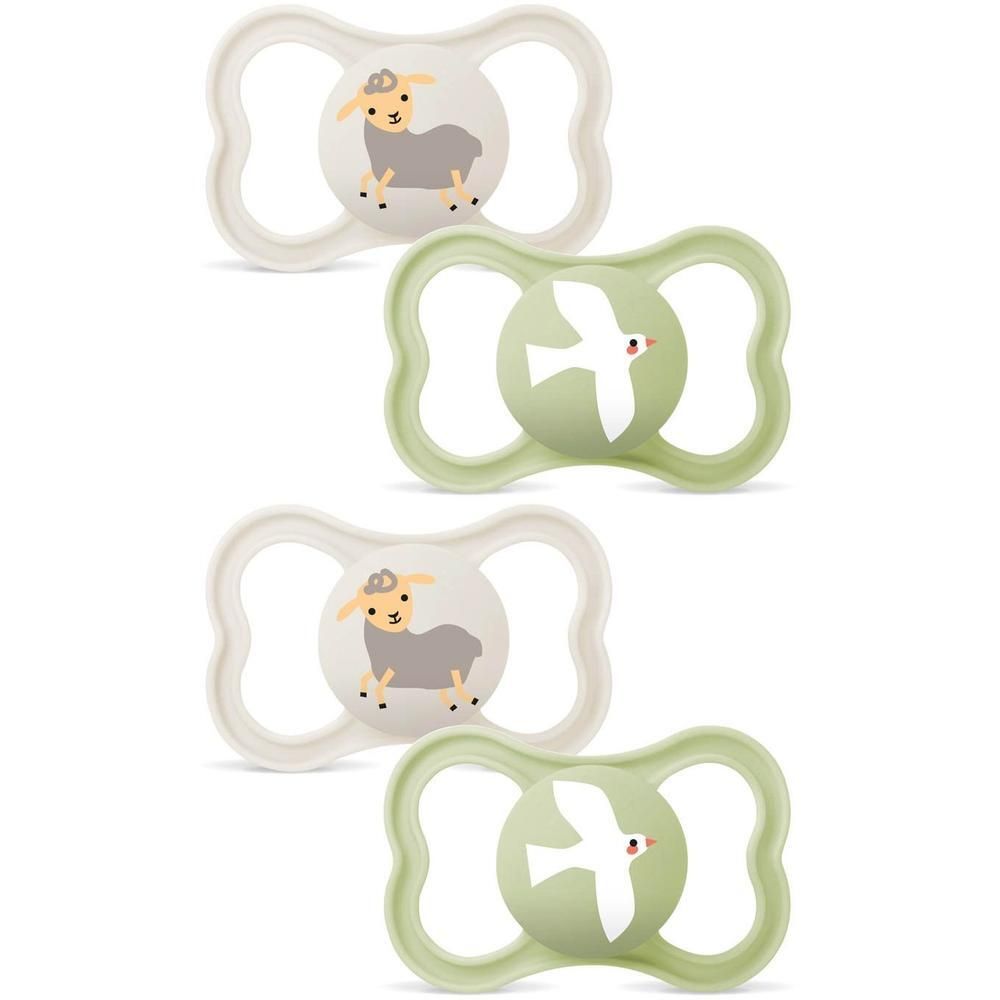 Deux sucettes MAM Supreme pour bébés de 16 mois et plus. Une sucette à motif de feuilles, l'autre avec un écureuil.