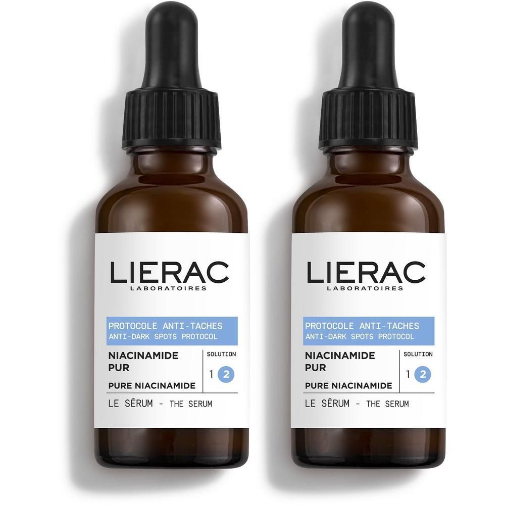 Twee flacons Lierac anti-vlekken serum met druppelaars. Bruine glazen flesjes met witte etiketten.