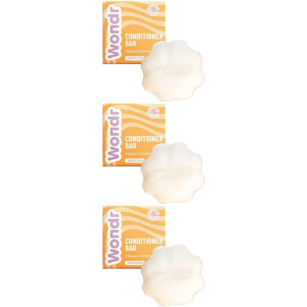 Drie Wondr conditioner bars in doosjes. De bars zijn wit en bloemvormig.