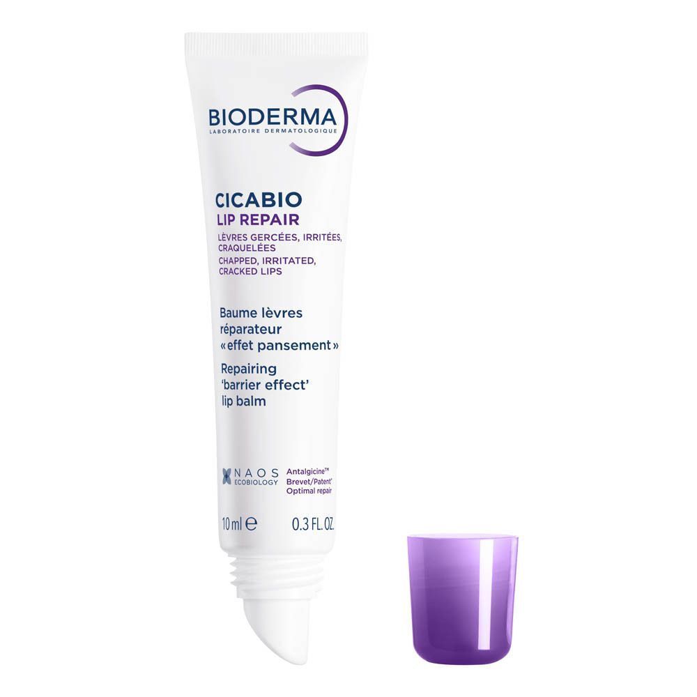 Un tube de baume à lèvres Bioderma Cicabio, capuchon retiré, 10ml.