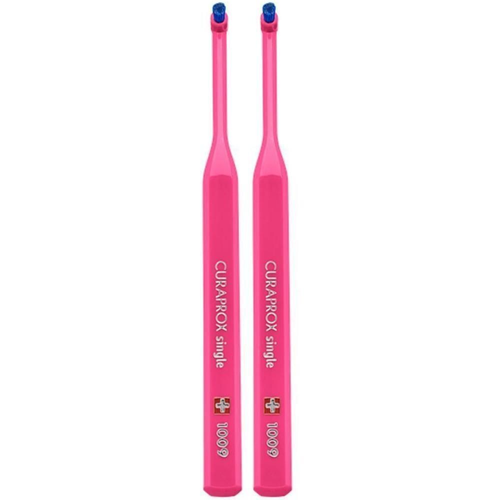 Deux brosses à dents Curaprox CS 1009 Single roses avec têtes bleues.